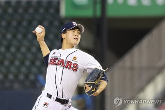 역투하는 두산 최준호