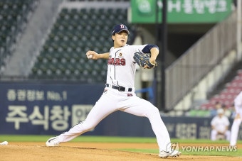 역투하는 두산 최준호
