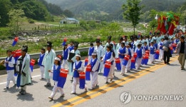 춤추고 노래하고…강릉단오제 주제가 영산홍챌린지 개최