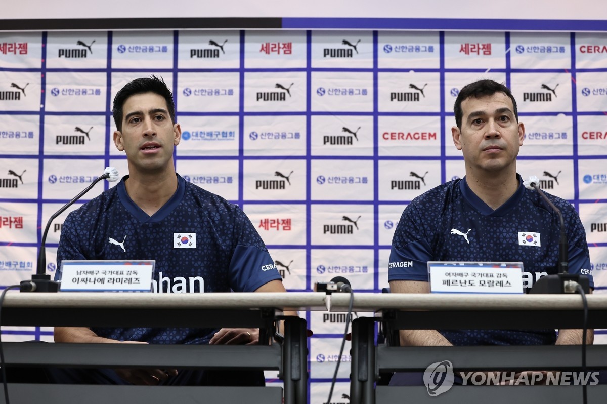 라미레스 감독, KB손해보험 영입 추진 중...프로팀 감독 겸직 논란 계속되어