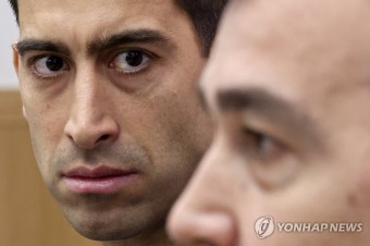 모랄레스 감독 바라보는 라미레스 남자배구 국가대표팀 감독