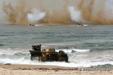 포항서 대규모 상륙훈련…여단급 병력·육해공 장비 동원