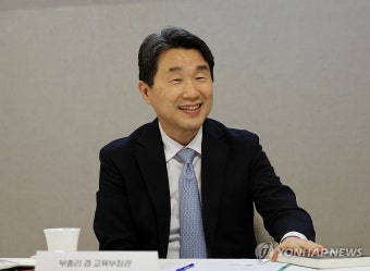 '함께 차담회' 참석한 이주호 부총리