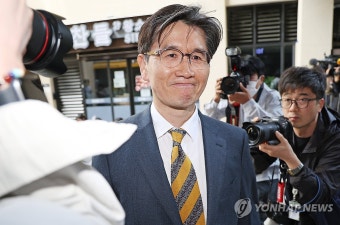 출근하는 오동운 공수처장 후보