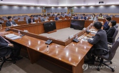 초고령사회, 고용·일자리 포럼 축사하는 김덕호 경사노위 상임위원