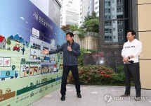 서울든든급식 유통 설명 듣는 오세훈 시장