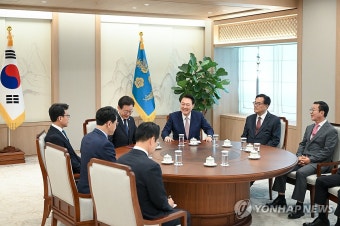 윤석열 대통령, 이재명 대표와 첫 영수회담