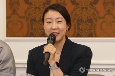 인사말하는 이은선