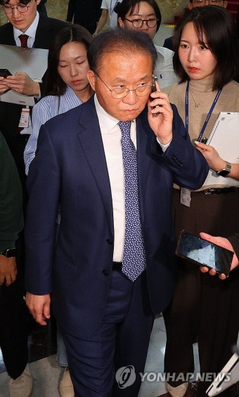 '채상병 특검법' 상정에 퇴장하는 윤재옥 원내대표