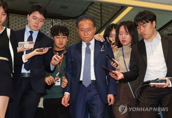'채상병 특검법' 상정에 퇴장하는 윤재옥 원내대표