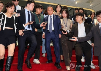 '채상병 특검법' 상정에 퇴장하는 윤재옥 원내대표