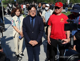 해병대예비역연대 회원들 만난 홍익표 원내대표