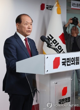 비대위 운영 방향 밝히는 황우여 비대위원장