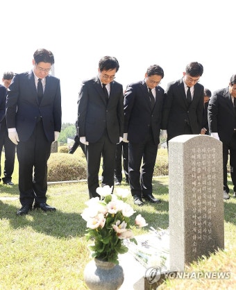 5·18 민주묘지 찾은 김동연 경기도지사