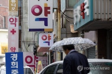 구조조정해야 하나 고래싸움 장기화에 대형병원앞 약국 울상