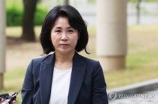 與김민전 
