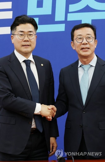 홍철호 정무수석 만난 박찬대 원내대표