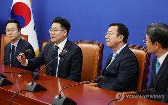 박찬대 원내대표 예방한 홍철호 정무수석