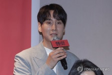 인사말하는 배우 정환