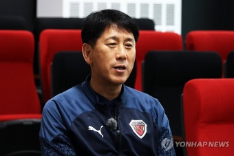 인터뷰하는 박태하 포항 스틸러스 감독