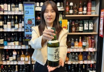 이마트24, 태국 위스키 텐도 판매…자스민쌀 오크통서 숙성