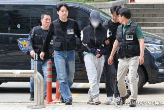 '여자친구 흉기 살해 의대생' 영장실질심사 출석