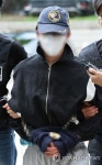 중앙지법 향하는 강남 여자친구 살해 의대생