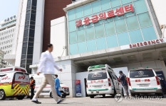 구급차로 붐비는 응급의료센터 앞