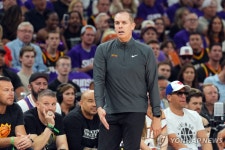 NBA 피닉스, 한 시즌 만에 보걸 감독 해임…PO 1라운드 탈락