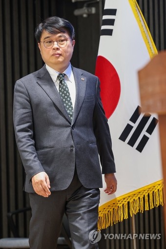 연단 오르는 임현택 의협 회장