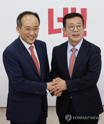 홍철호 정무수석 만난 추경호 원내대표
