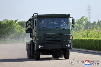 김정은, 신형 240 방사포 차량 시운전…