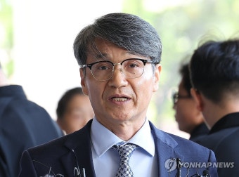 검찰 출석하는 최재영 목사
