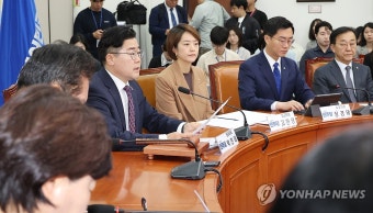 최고위원회의서 발언하는 박찬대 원내대표