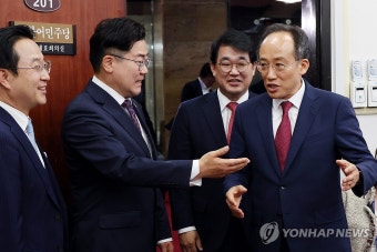 인사 나누는 추경호-박찬대