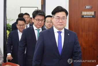 원내대책회의 참석하는 박찬대 원내대표