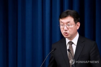 '라인 사태' 관련 현안 브리핑 하는 성태윤 정책실장