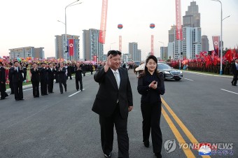 김정은, 평양 전위거리 준공식 참석…딸 주애 두달만에 재등장