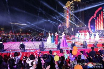 김정은, 평양 전위거리 준공식 참석…딸 주애 두달만에 재등장