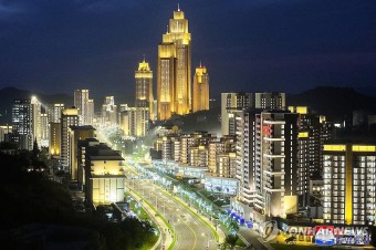 김정은, 평양 전위거리 준공식 참석…딸 주애 두달만에 재등장