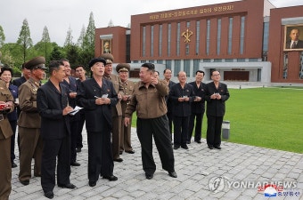 북한 김정은, 완공된 당 중앙간부학교 방문