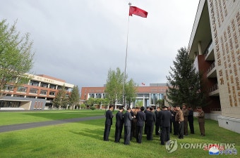 북한 김정은, 완공된 당 중앙간부학교 방문
