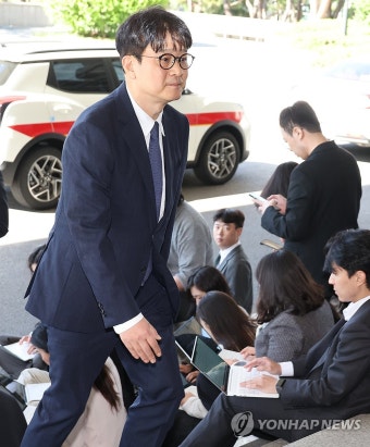 출근하는 이창수 신임 서울중앙지검장