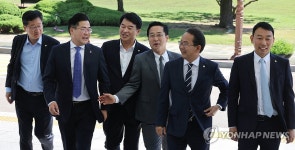 국회 의원회관 향하는 박찬대 원내대표