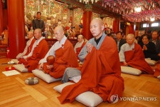 사찰에서 열린 5.18 민주화 운동 희생자 추모재