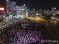 도청 앞 분수대 모인 시민들