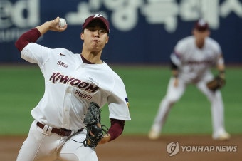 키움 장재영, 투수 접고 타자 전향…유격수·중견수 훈련