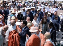 윤석열 대통령과 김건희 여사, 회암사 사리 이운 기념행사 참석