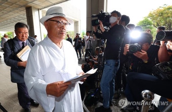 김건희 여사 명품백 고발 관련 검찰 출석하는 서울의소리 백은종 대표