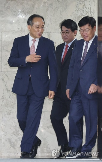 원내대책회의 참석하는 추경호 원내대표